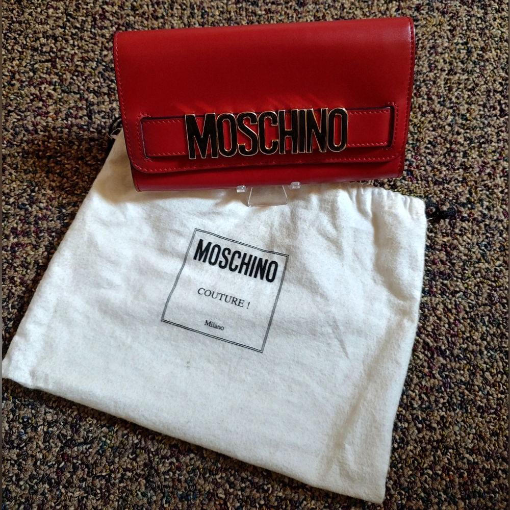 Moschino EUC++ Red Leather Logo Emblem Snap Flap Long Wallet w/Dustbag (W117)
